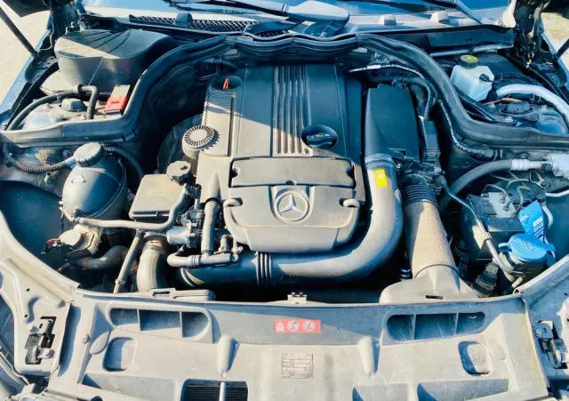 MERCEDES-BENZ Klasa C 180 CGI Automatik BlueEFFICIENCY Avantgarde