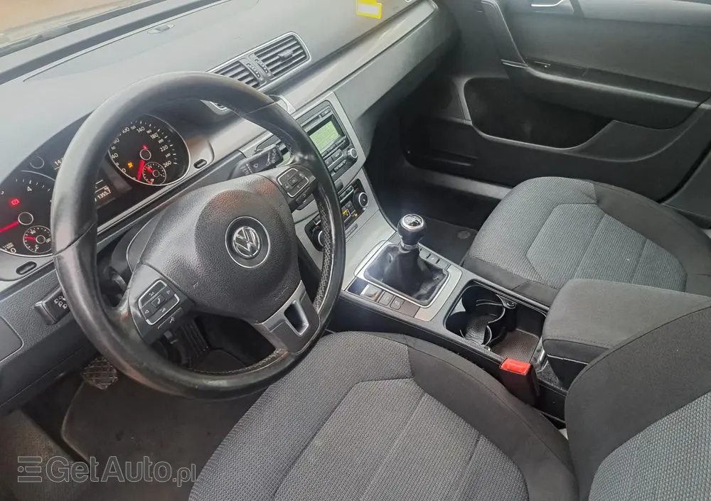 VOLKSWAGEN Passat Variant 2.0 TDI BlueMotion Technology DPF Trendline