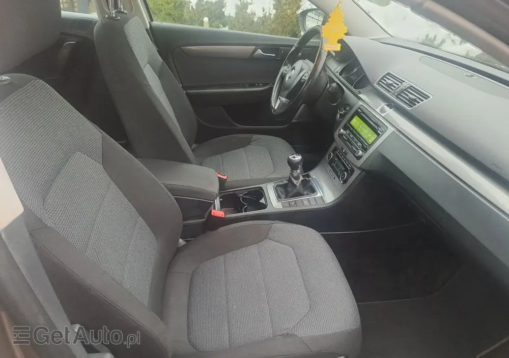 VOLKSWAGEN Passat Variant 2.0 TDI BlueMotion Technology DPF Trendline