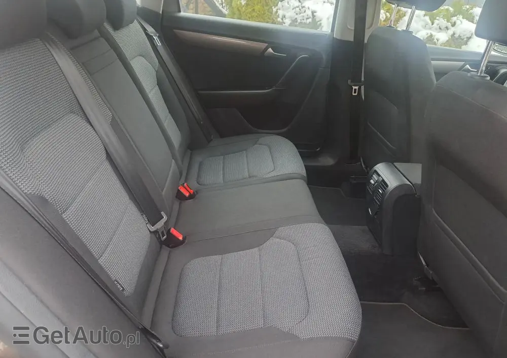 VOLKSWAGEN Passat Variant 2.0 TDI BlueMotion Technology DPF Trendline