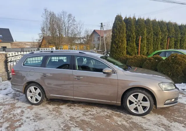 VOLKSWAGEN Passat Variant 2.0 TDI BlueMotion Technology DPF Trendline