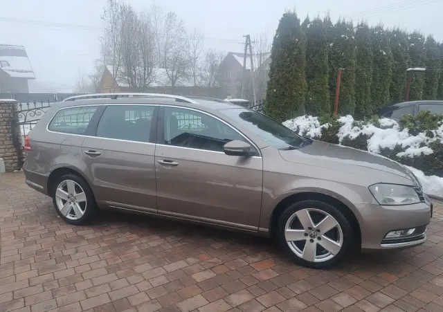 VOLKSWAGEN Passat Variant 2.0 TDI BlueMotion Technology DPF Trendline