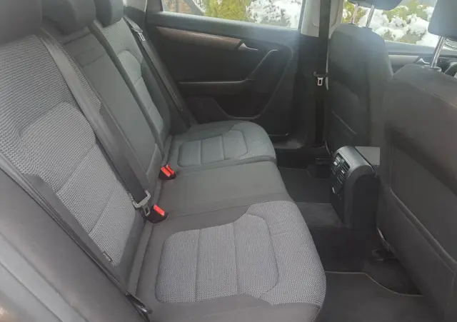 VOLKSWAGEN Passat Variant 2.0 TDI BlueMotion Technology DPF Trendline