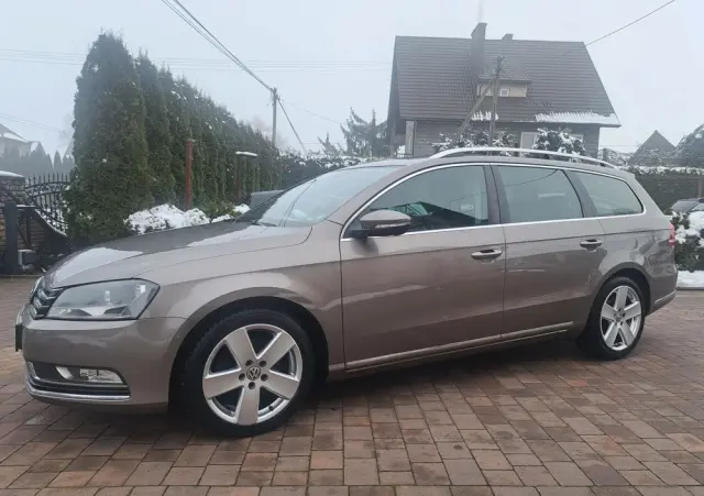 VOLKSWAGEN Passat Variant 2.0 TDI BlueMotion Technology DPF Trendline