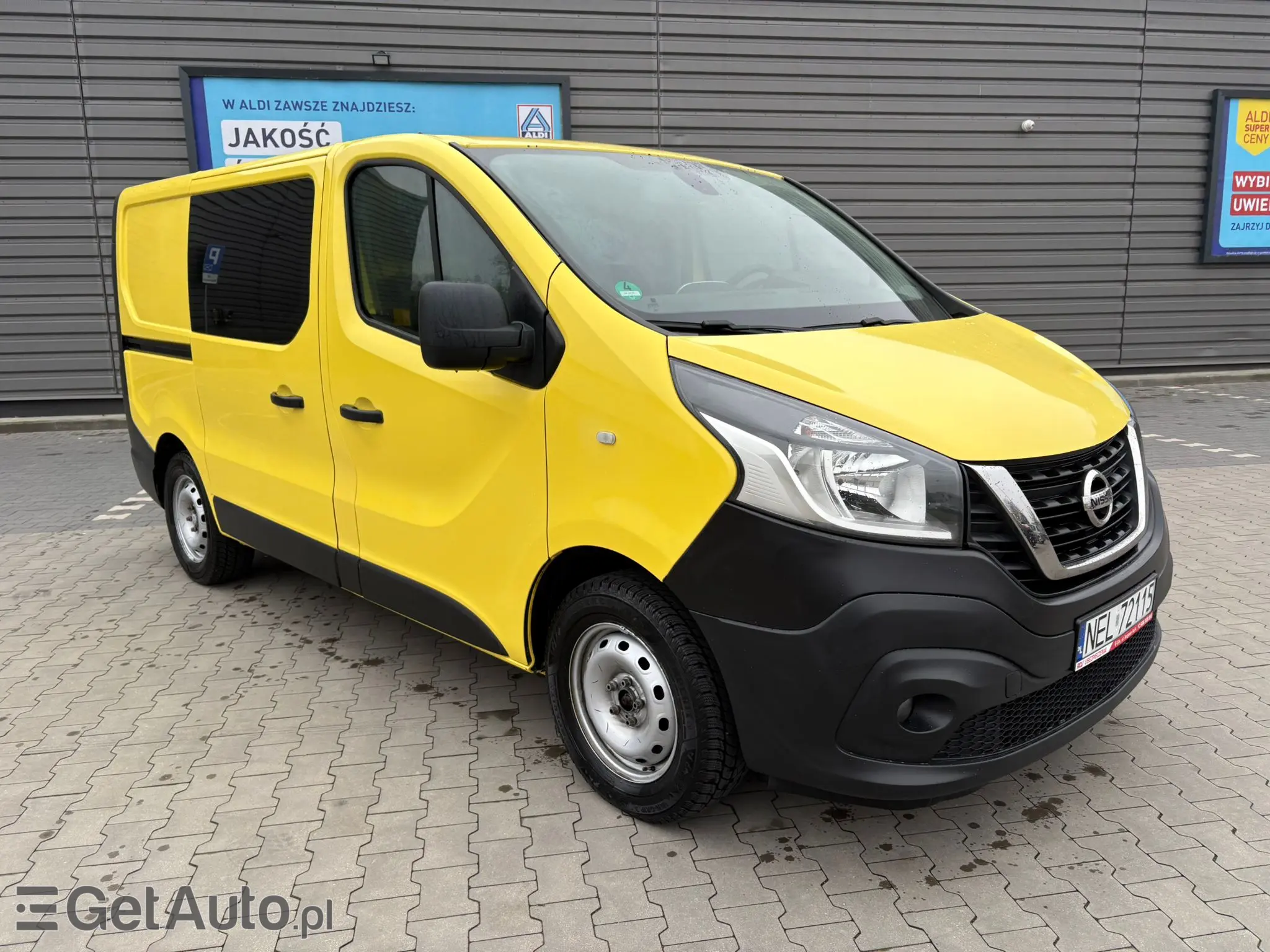 NISSAN NV300 