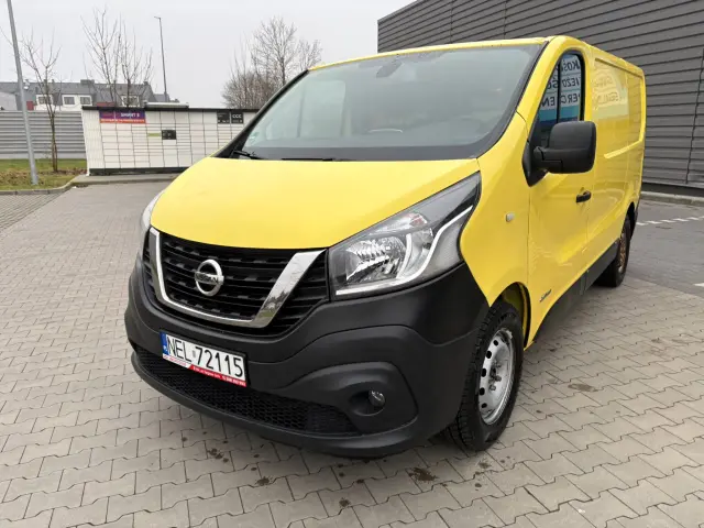 NISSAN NV300 