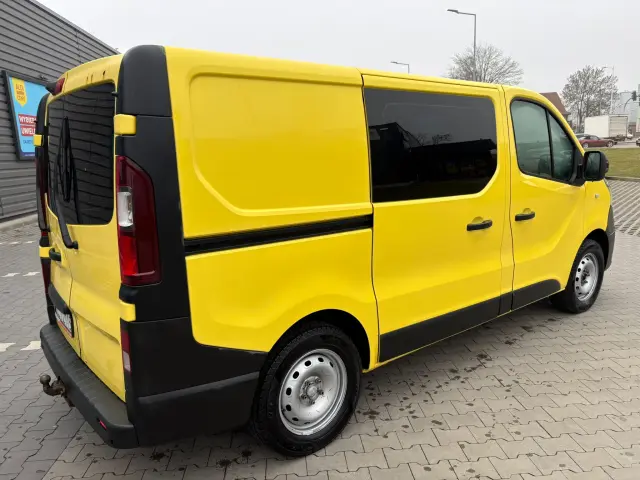 NISSAN NV300 