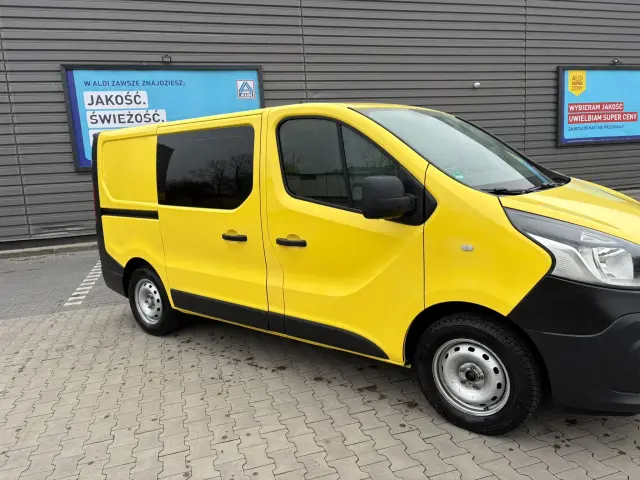 NISSAN NV300 