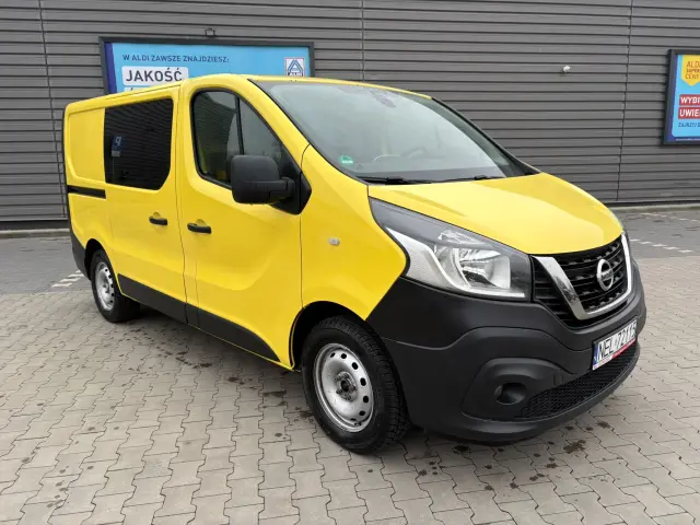 NISSAN NV300 