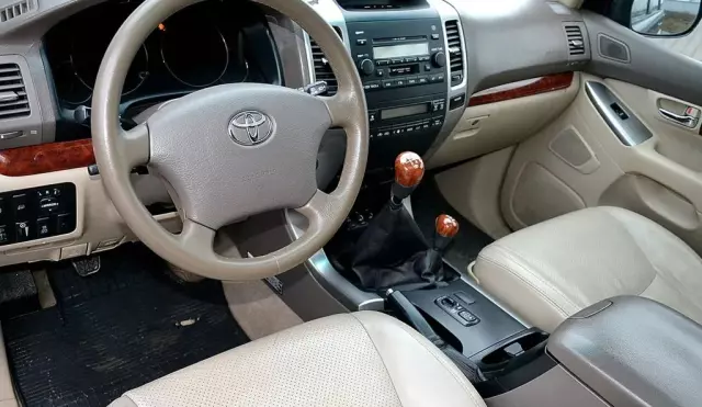 TOYOTA Land Cruiser 