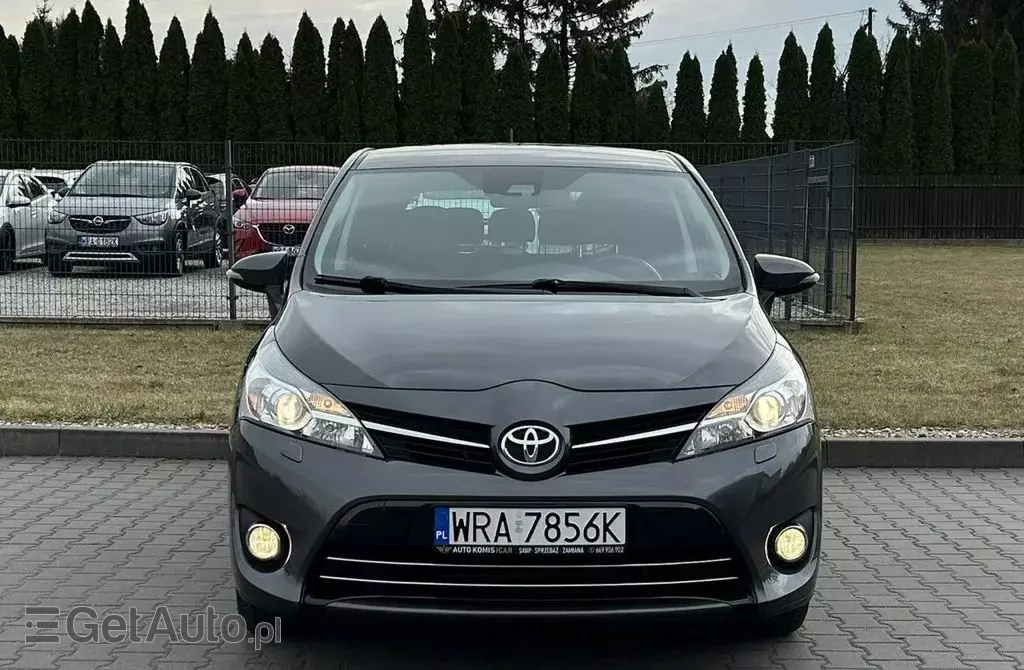 TOYOTA Verso 