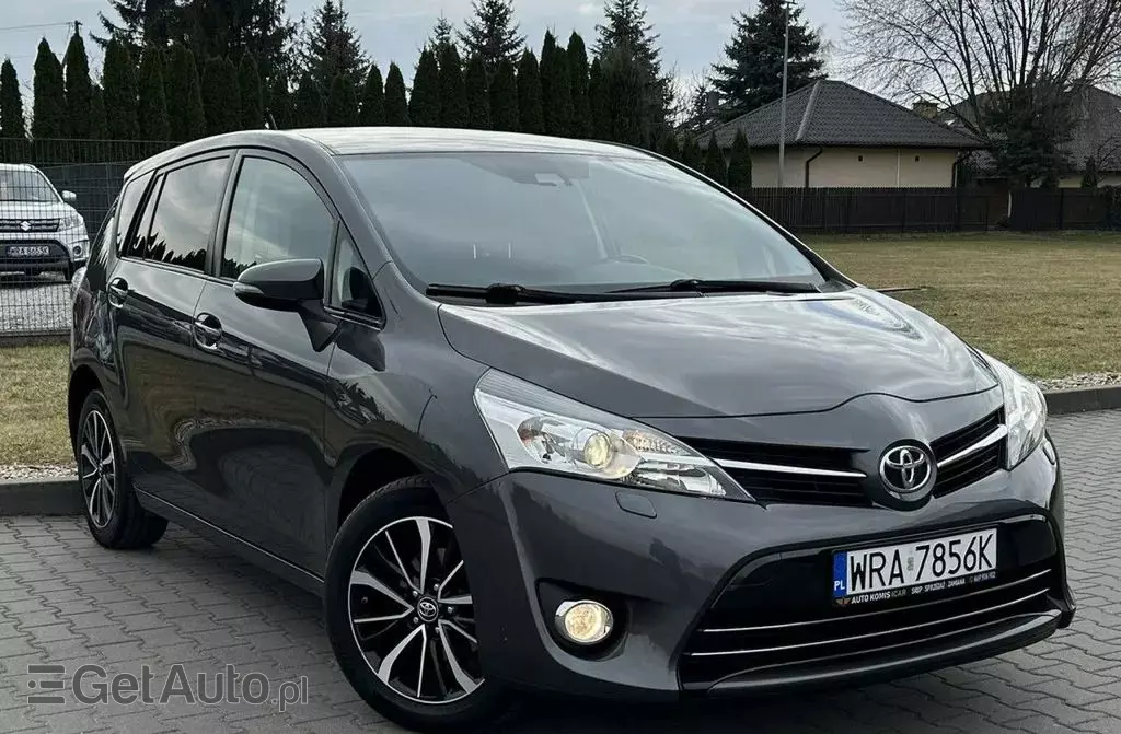 TOYOTA Verso 