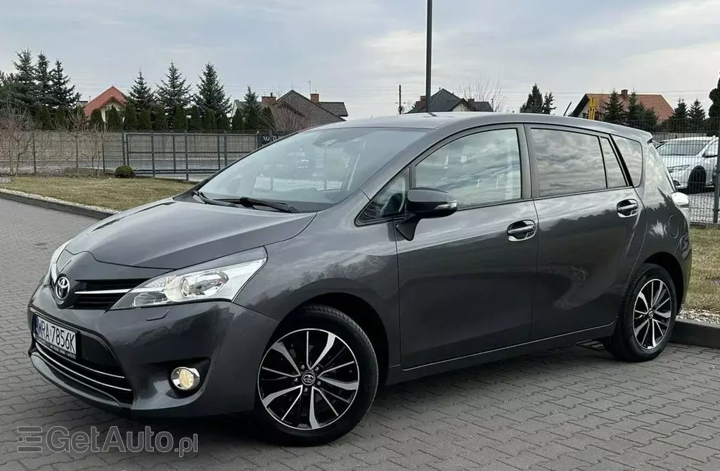TOYOTA Verso 