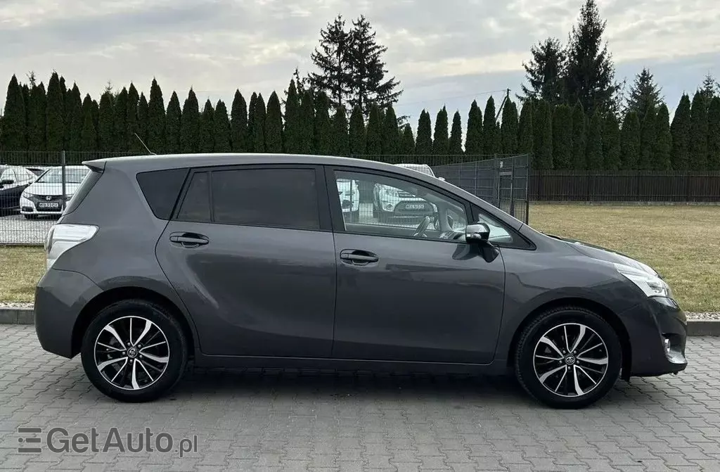 TOYOTA Verso 