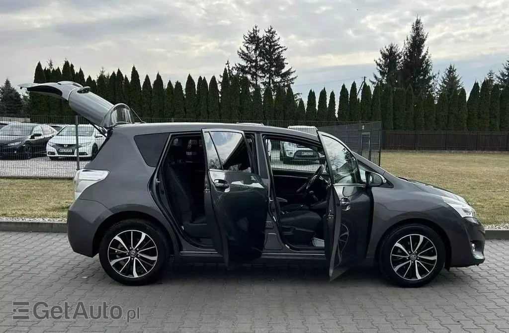 TOYOTA Verso 