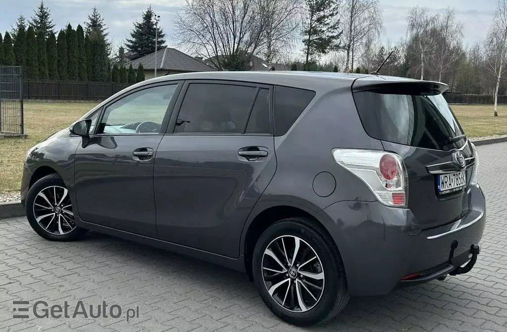 TOYOTA Verso 