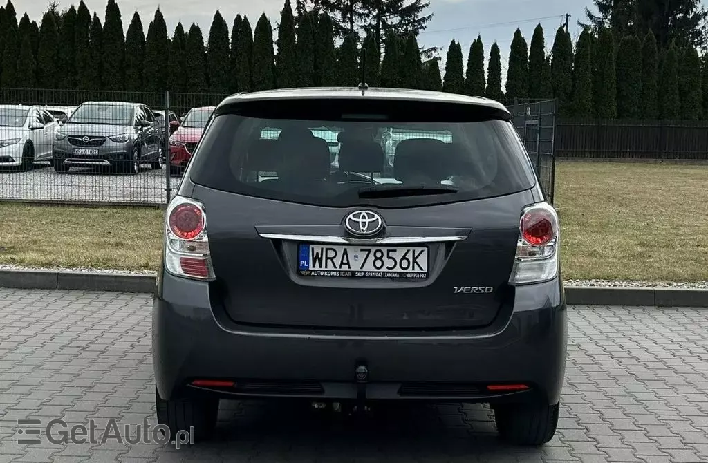 TOYOTA Verso 
