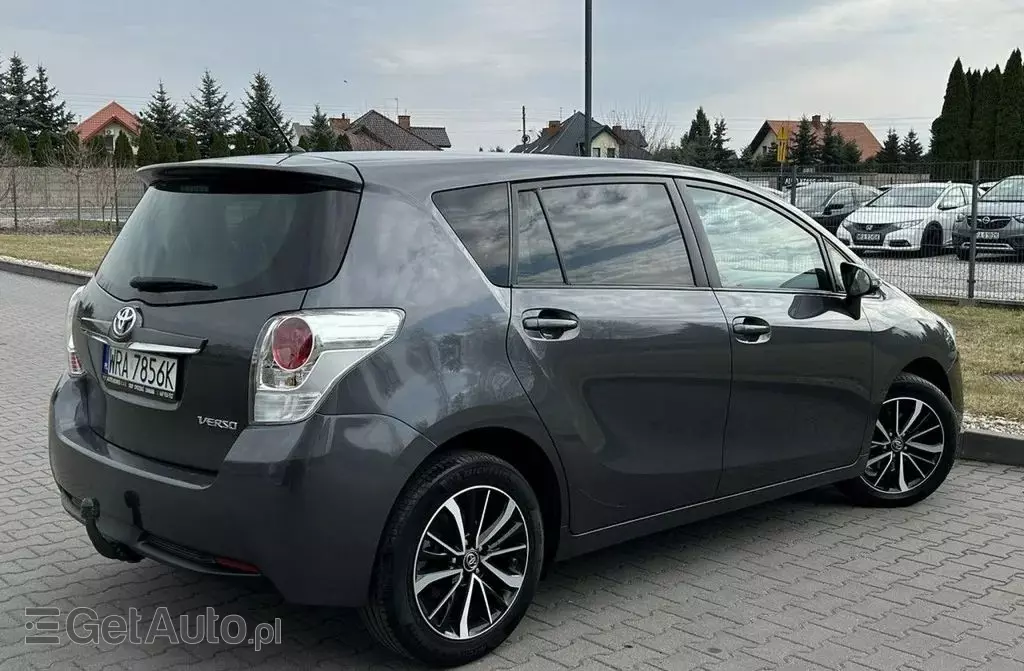 TOYOTA Verso 