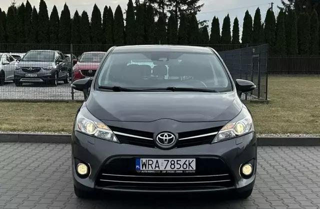 TOYOTA Verso 
