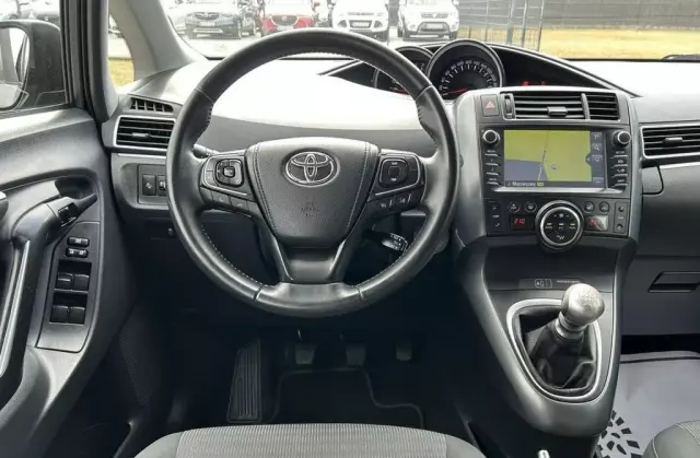 TOYOTA Verso 
