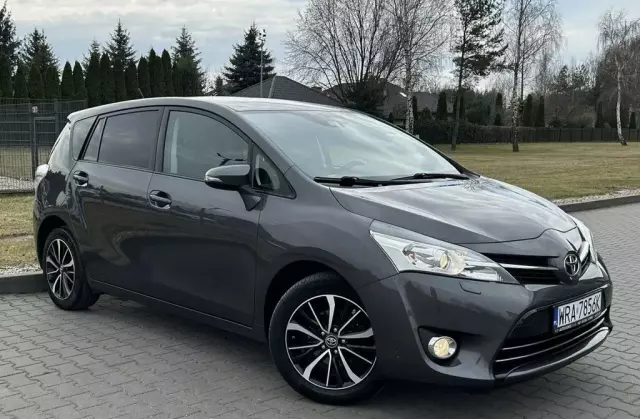 TOYOTA Verso 
