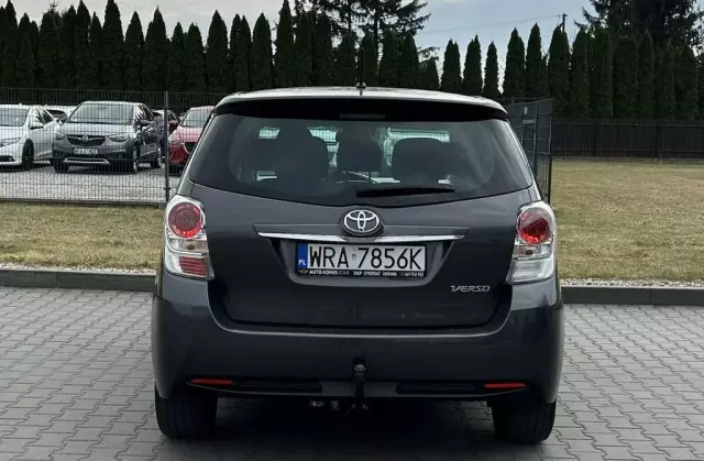 TOYOTA Verso 