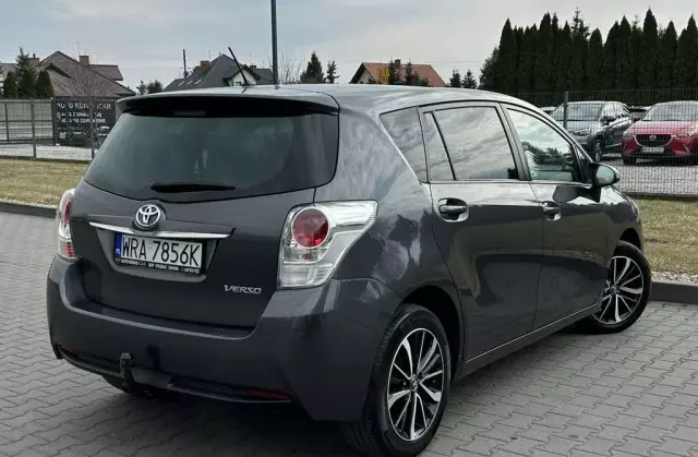 TOYOTA Verso 
