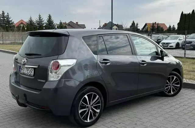 TOYOTA Verso 