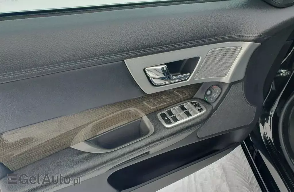 JAGUAR XF 