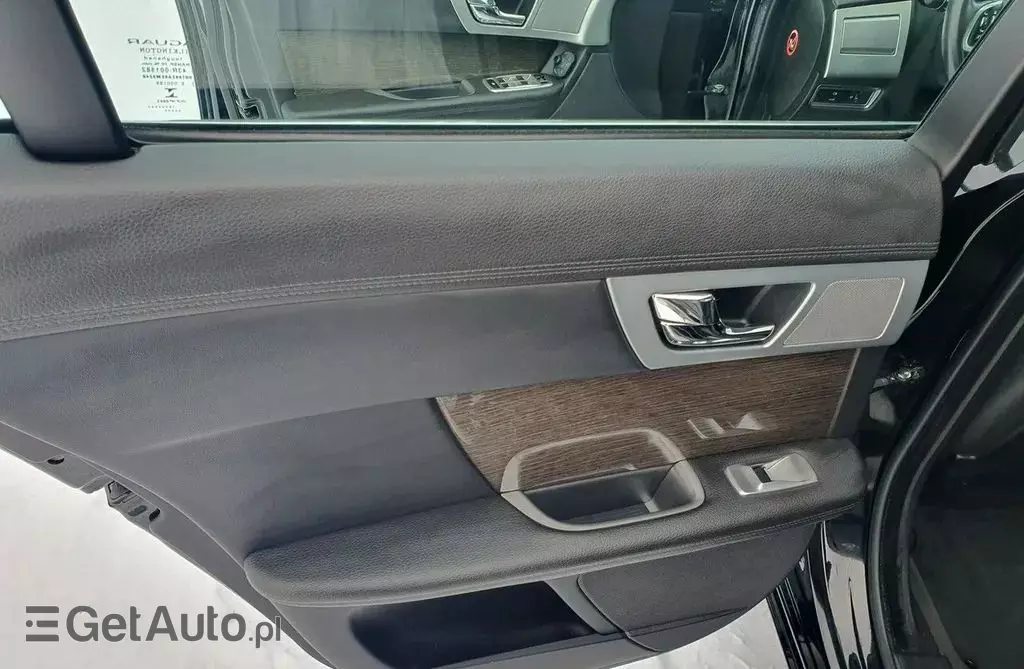 JAGUAR XF 