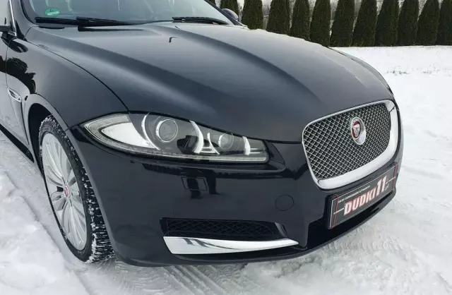 JAGUAR XF 