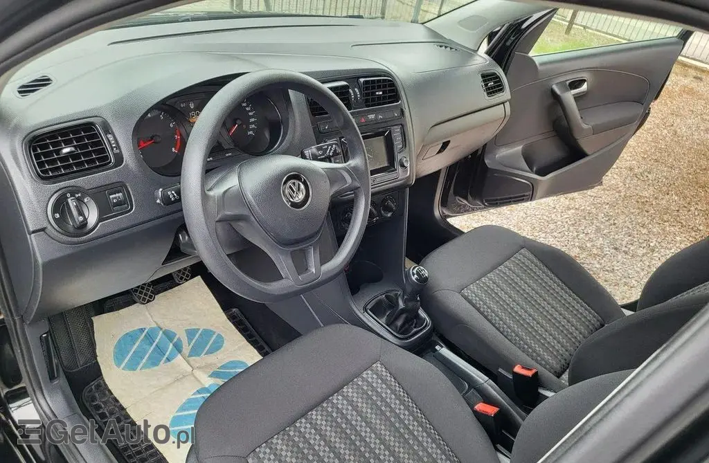 VOLKSWAGEN Polo 