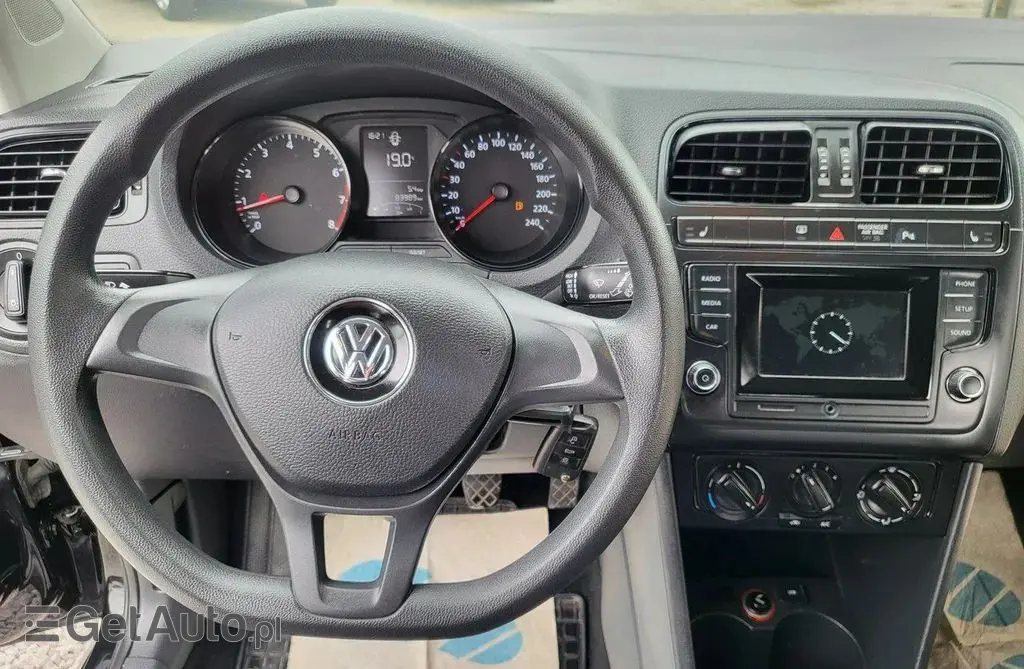 VOLKSWAGEN Polo 