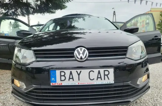 VOLKSWAGEN Polo 