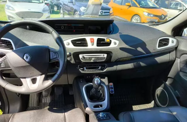 RENAULT Grand Scenic 