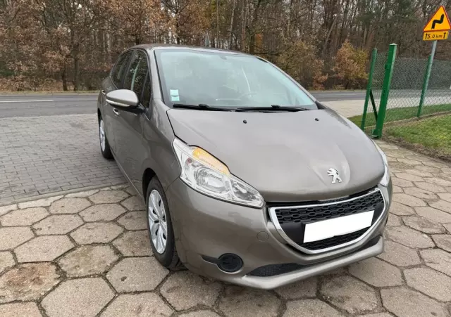 PEUGEOT 208 