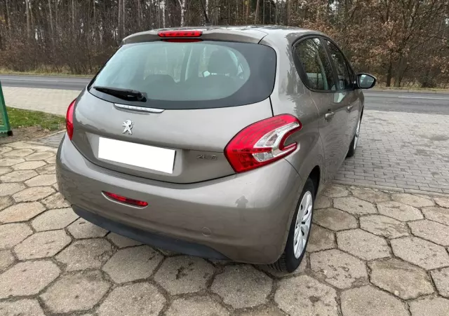 PEUGEOT 208 