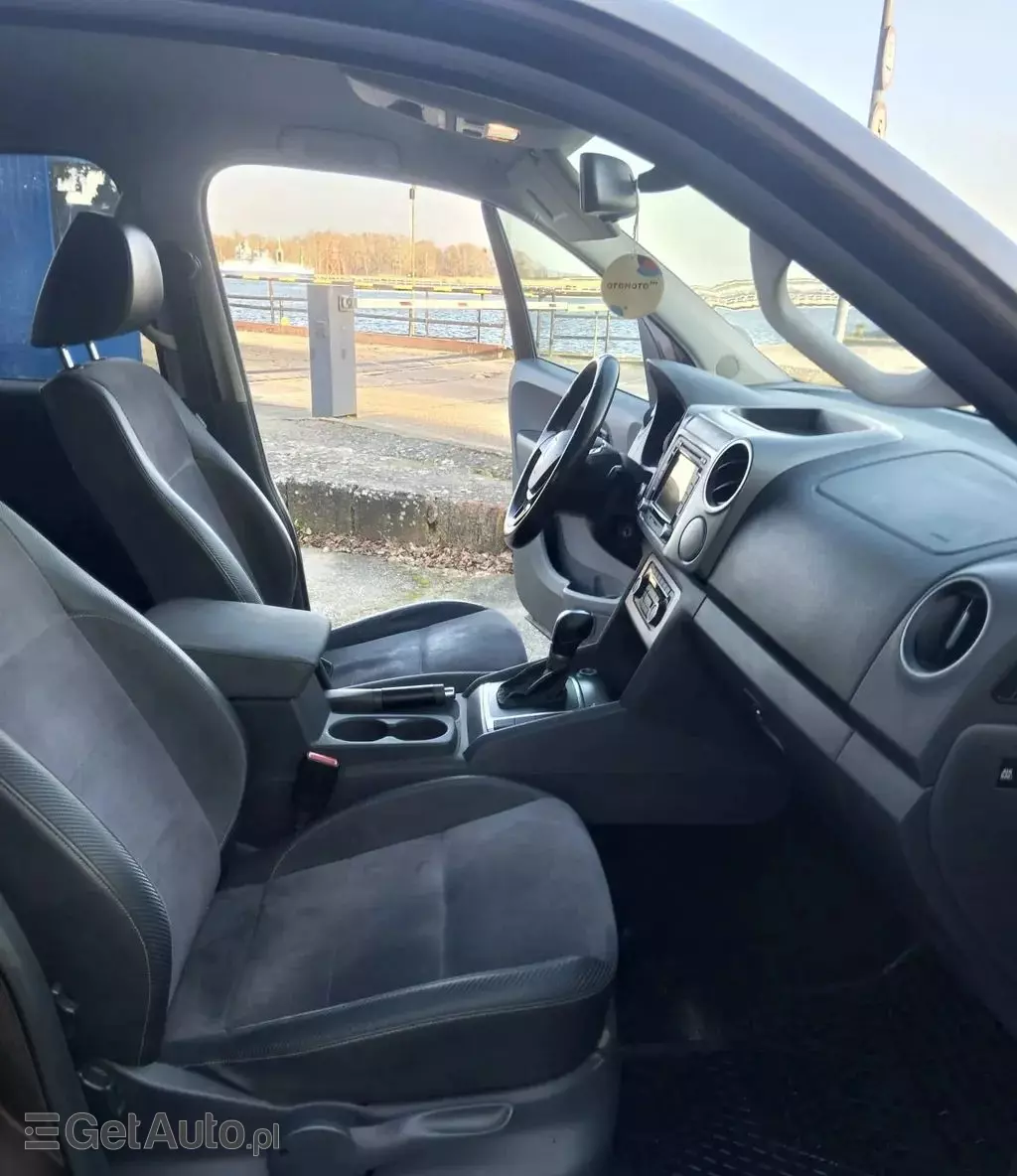 VOLKSWAGEN Amarok 