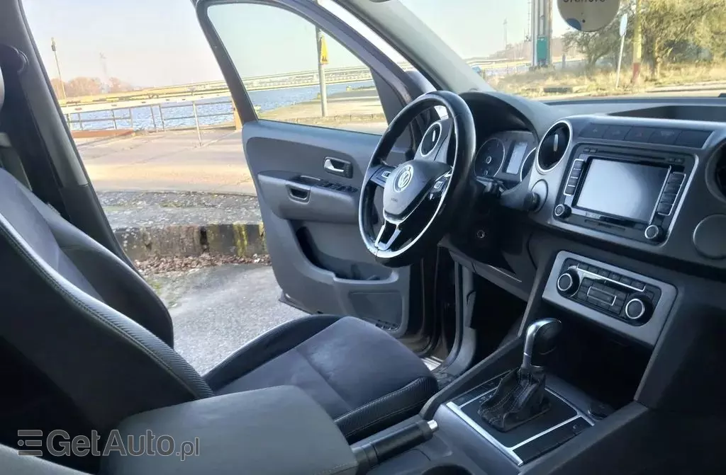 VOLKSWAGEN Amarok 