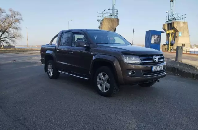 VOLKSWAGEN Amarok 
