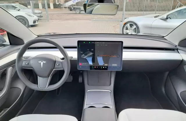 TESLA Model 3 
