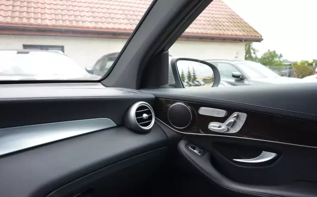 MERCEDES-BENZ GLC 300 de 4Matic 9G-TRONIC Exclusive