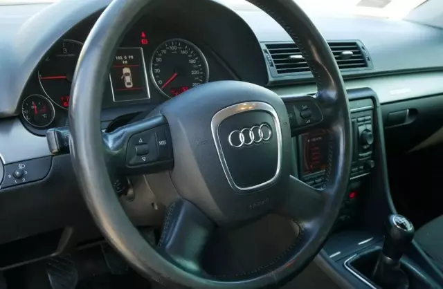 AUDI A4 