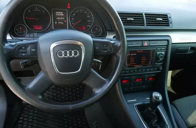 AUDI A4 