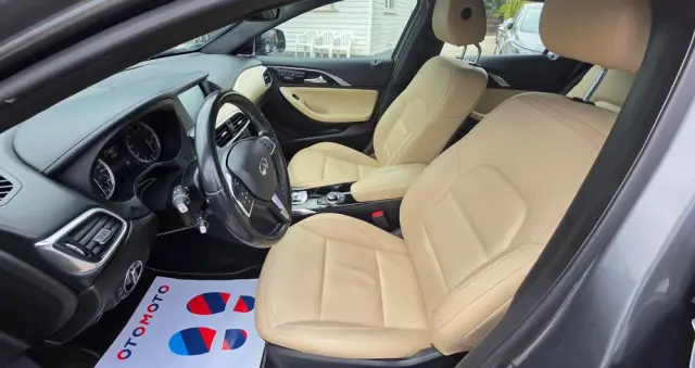 INFINITI QX30 2.0t Luxe Tech AWD 7DCT
