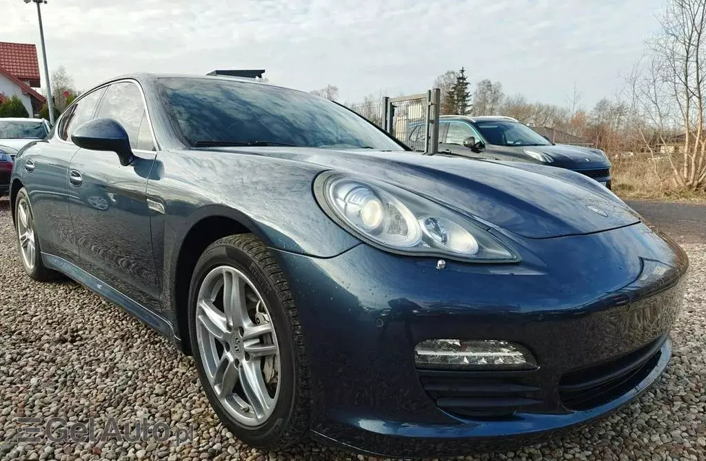 PORSCHE Panamera 