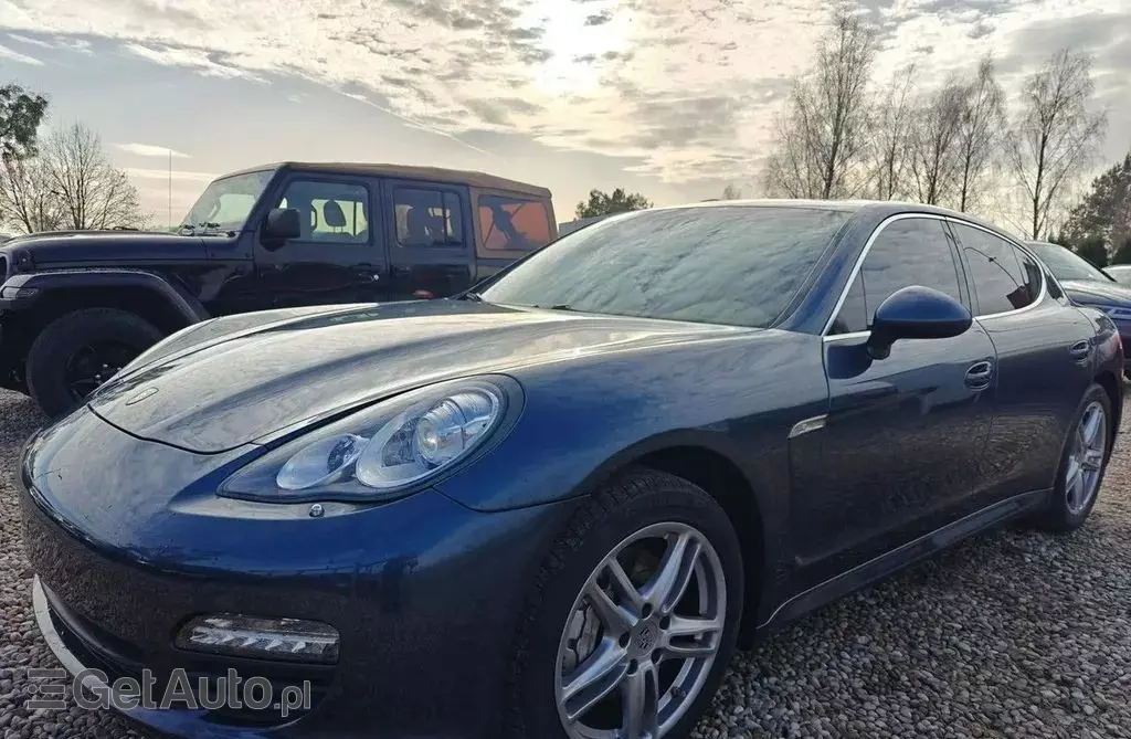 PORSCHE Panamera 