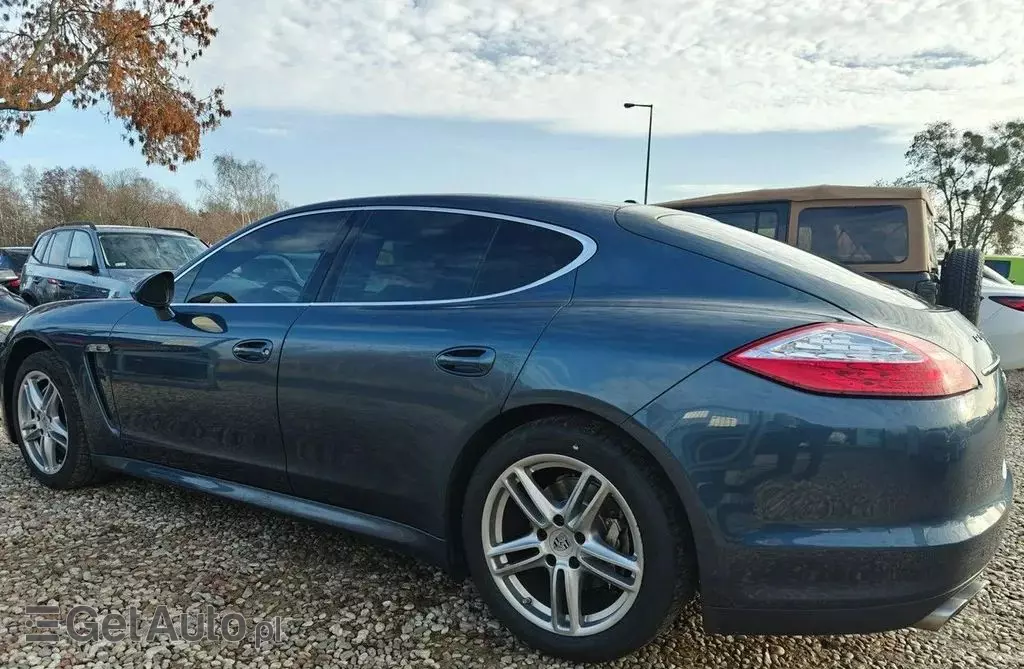 PORSCHE Panamera 
