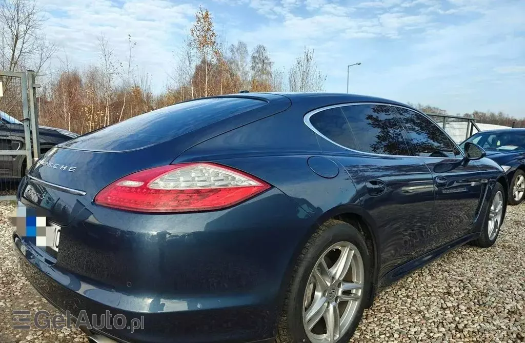 PORSCHE Panamera 