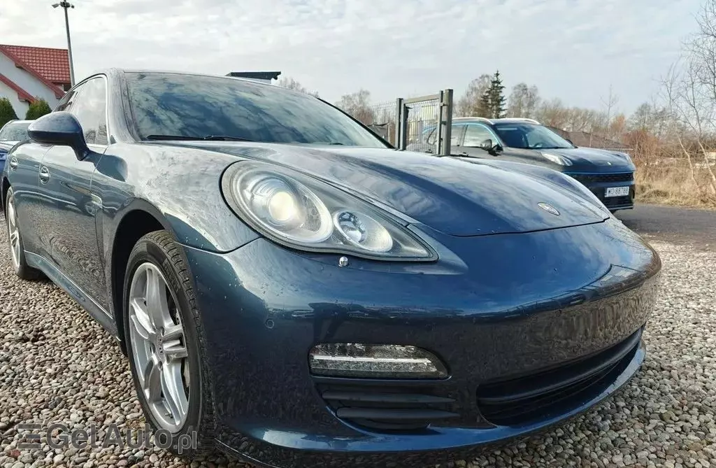 PORSCHE Panamera 